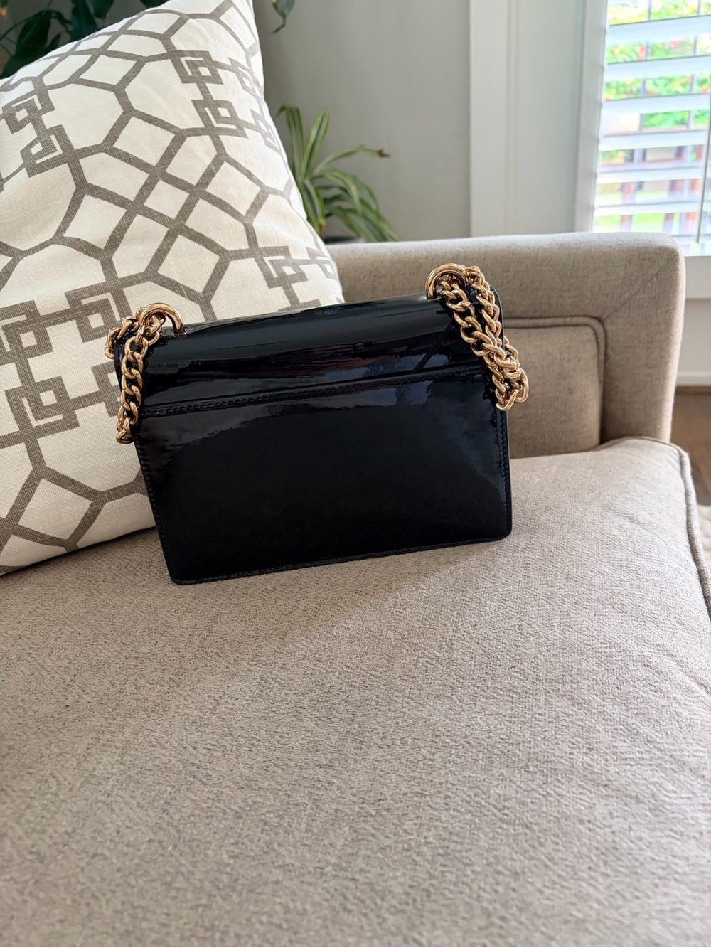 Kurt Geiger Black Patent Leather Crossbody with Gold Shell Clasp - Picture 2 of 10